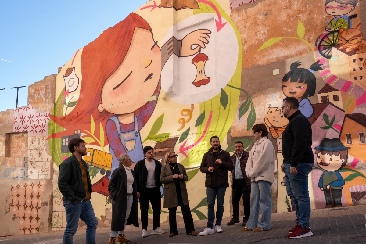 L'Alcora revitaliza su entorno urbano con un nuevo y colorido mural situado en la calle Viver