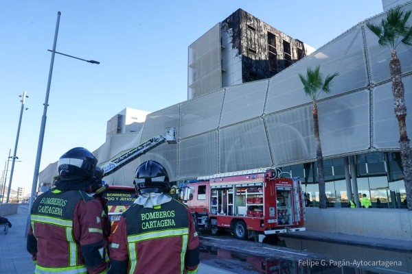 Cartagena pide una revisión urgente de la fachada del Hospital Santa Lucía tras incendio
