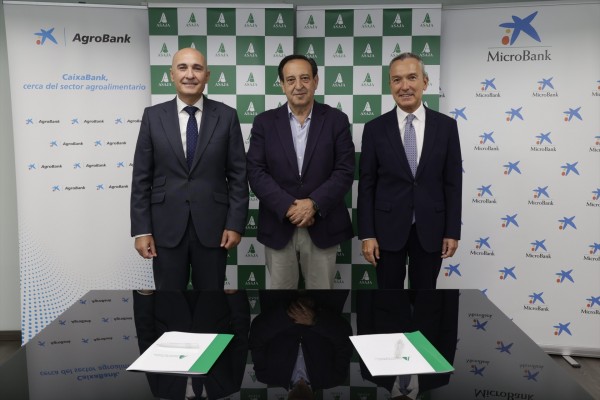  MicroBank y Asaja crean una línea de financiación de hasta 10 millones para el sector agrario