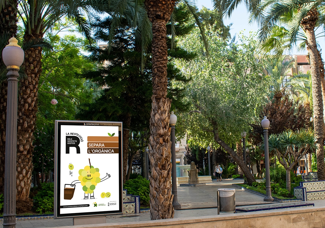 La campaña ha incluido mupis informativos. - La campaña ha incluido mupis informativos.