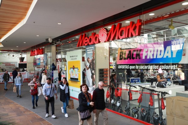 Consumo multa con 350.000 euros a siete empresas por aplicar falsas rebajas durante el 'Black Friday' de 2023