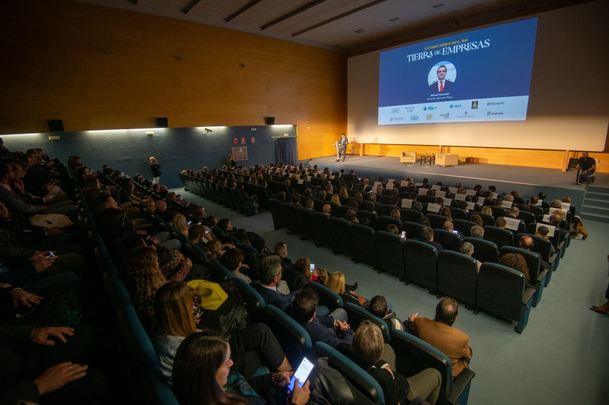 'Alicante Plaza' pasa revista a la economía en el quinto aniversario del anuario 'Tierra de Empresas'