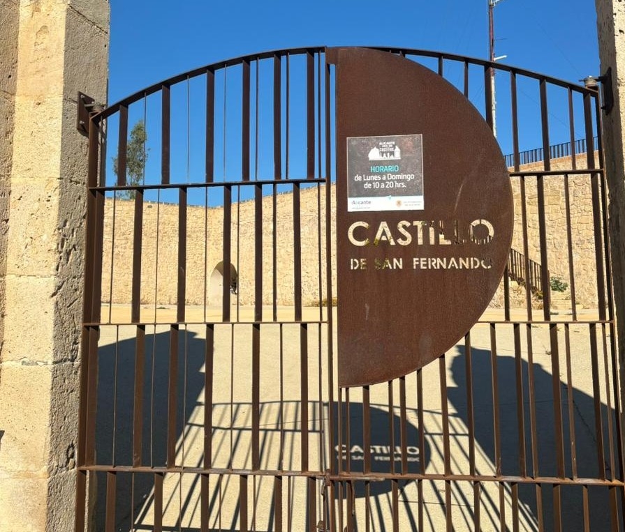 Compromís denuncia abandono del patrimonio por el cierre del Castillo de San Fernando