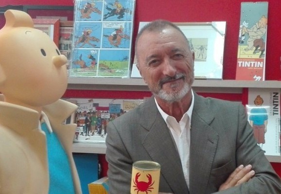 Pérez-Reverte es nombrado en Cartagena cónsul de Syldavia, el reino imaginario de las aventuras de Tintín
