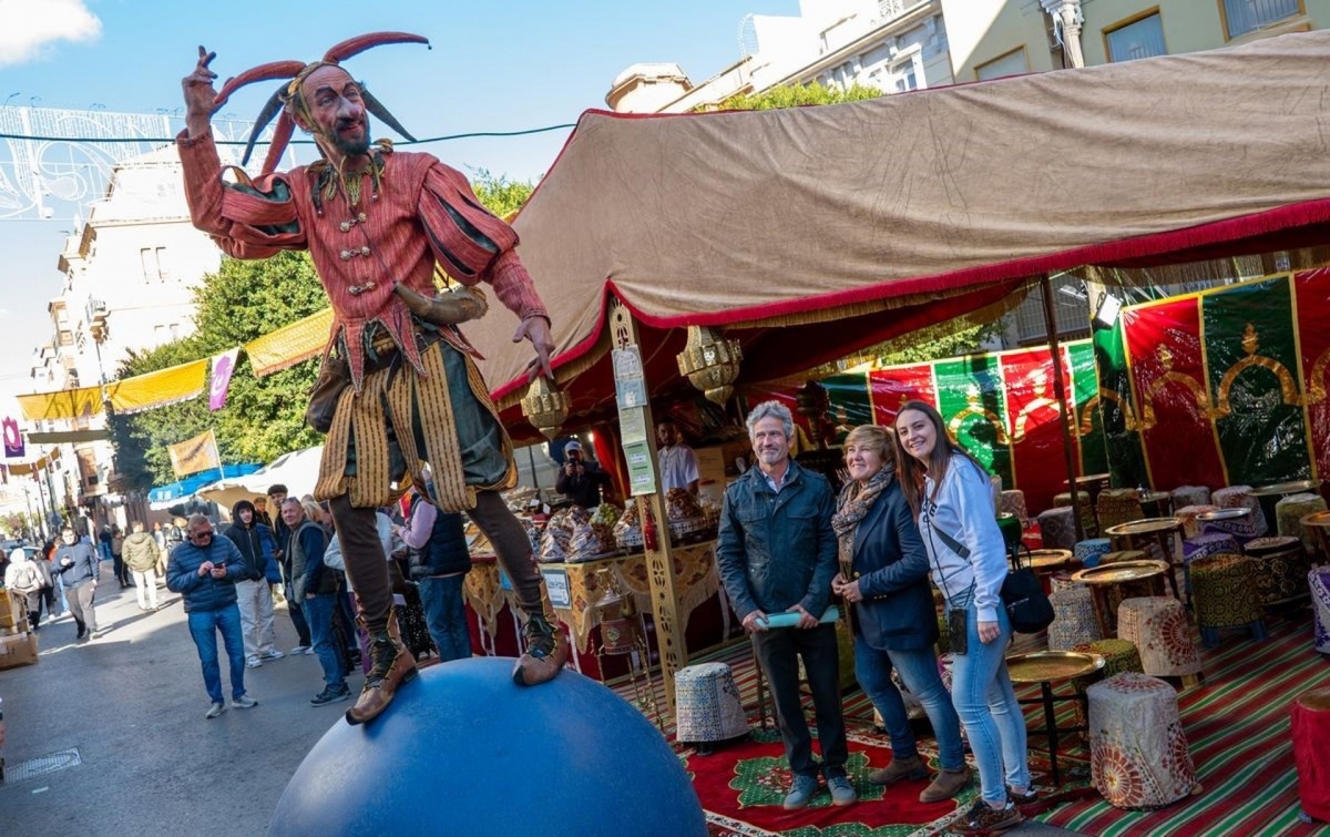 Cartagena se adentra en el Medievo: abre sus puertas el Mercado Medieval con malabaristas, puestos artesanos y mucha gastronomía