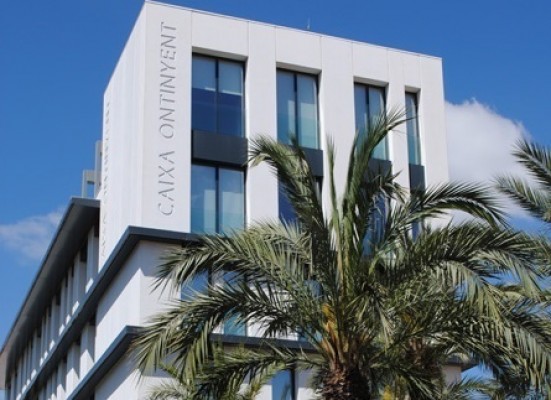 Caixa Ontinyent estrena la línea de avales del ICO para la compra de primera vivienda de jóvenes y familias