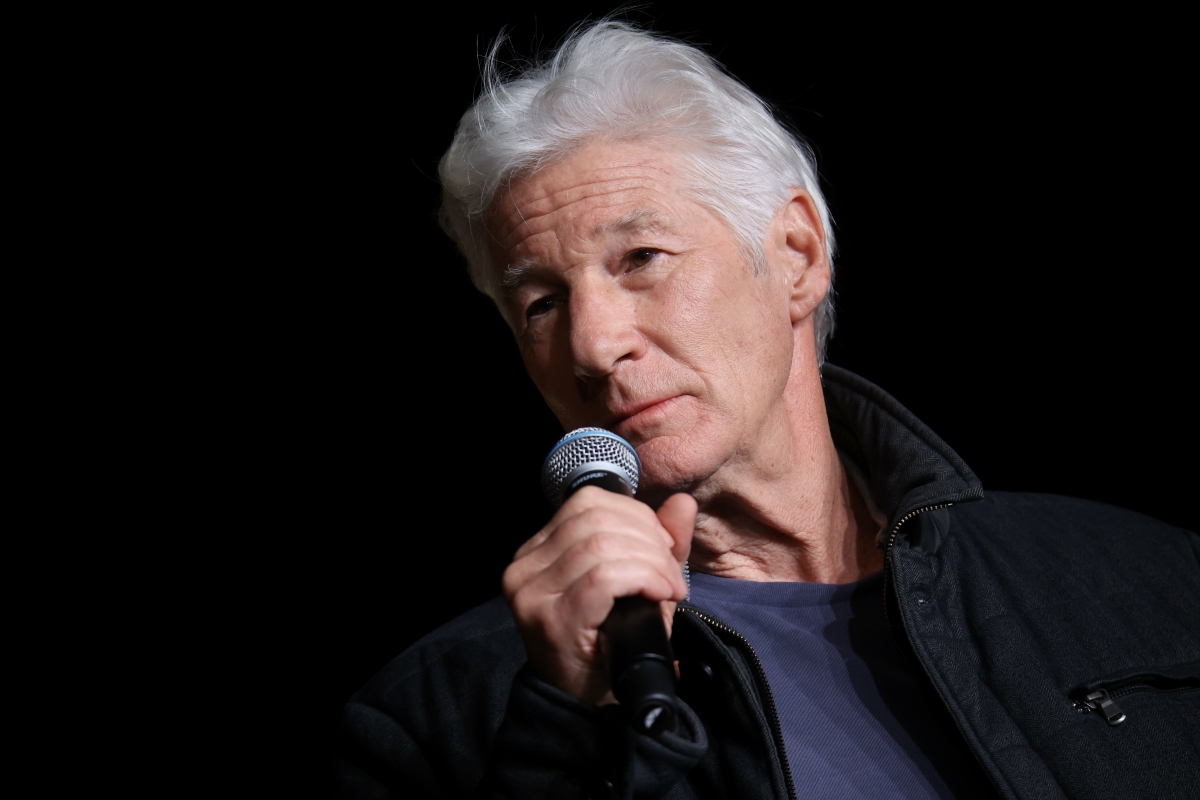 Todas las imágenes del mágico encendido del Árbol de Navidad en Murcia con la luz de Richard Gere