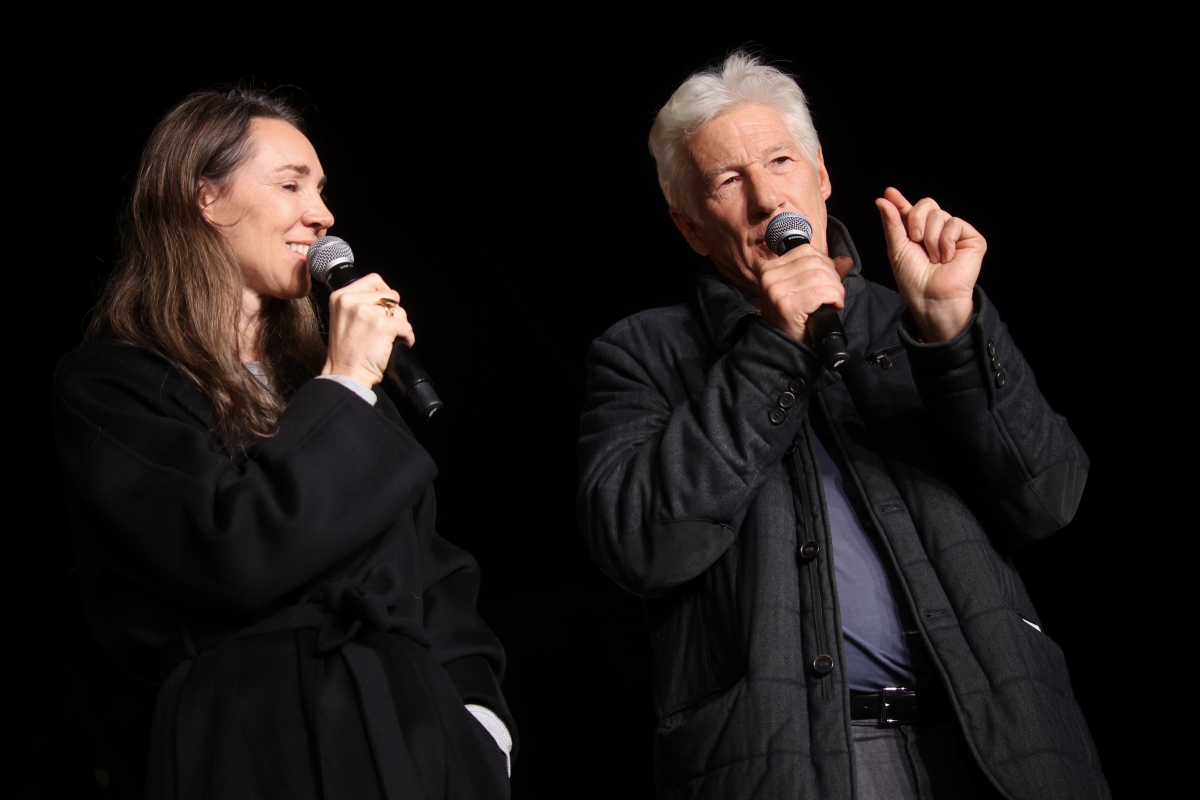 Encendido del árbol de la Navidad en Murcia, con Richard Gere y los niños de la Fundación Aladina. - Foto: CPM IMAGEN Encendido del árbol de la Navidad en Murcia, con Richard Gere y los niños de la Fundación Aladina.