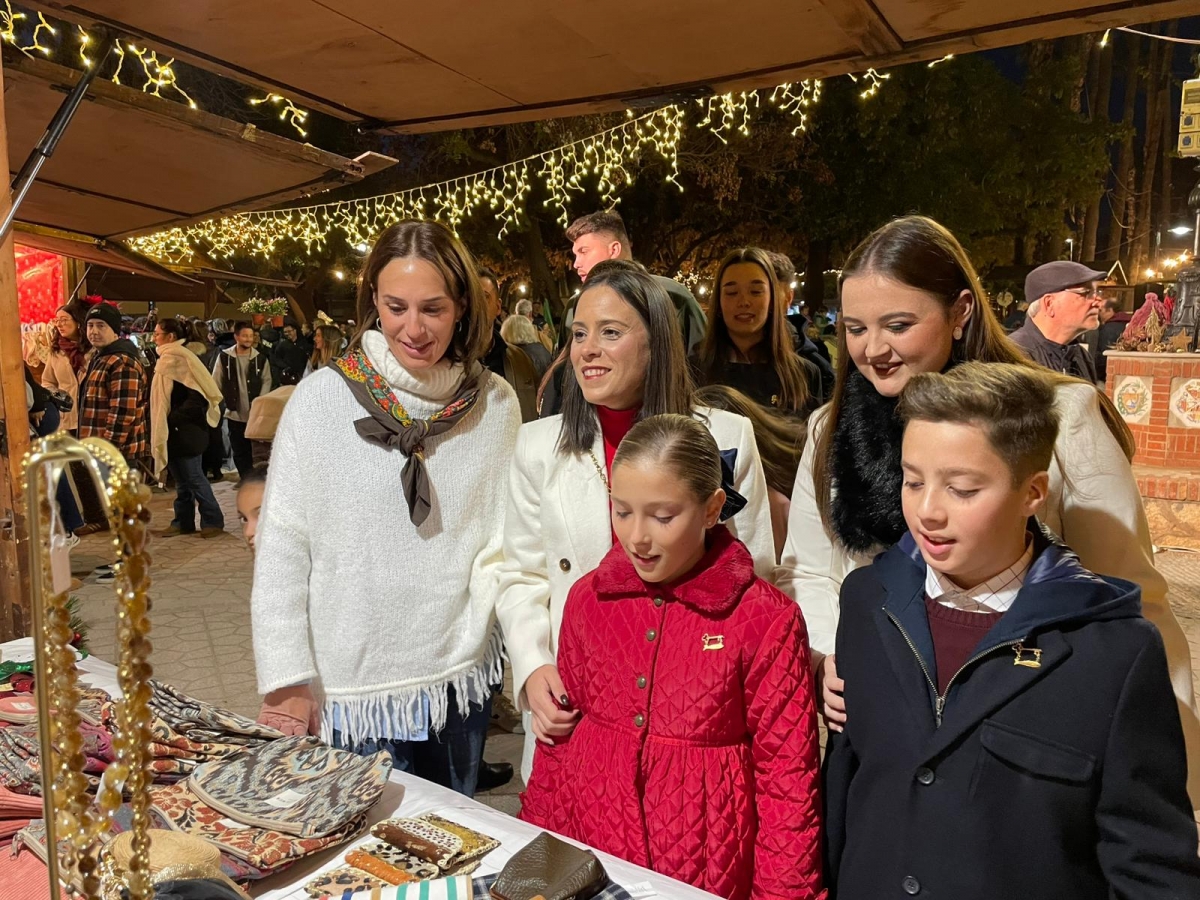 El mercadillo temático da inicio a la Navidad en el Grau con comercios, cultura y gastronomía local