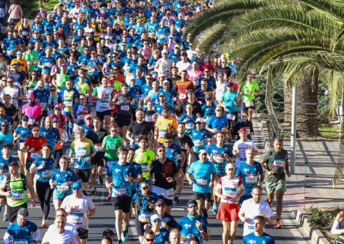El I Maratón Elche-Alicante reúne a 4.300 corredores con los africanos como favoritos