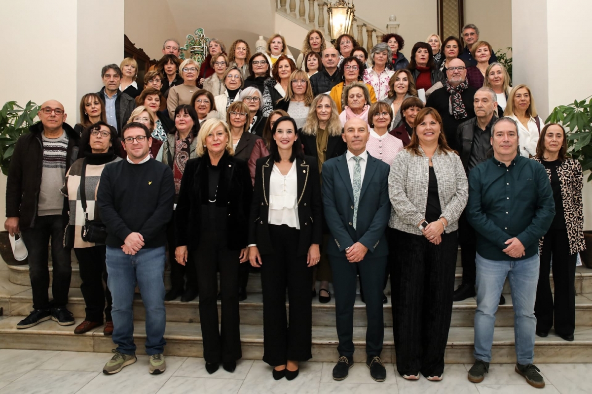 Castelló reconoce la labor de 47 maestros tras su jubilación por su contribución a la ciudad