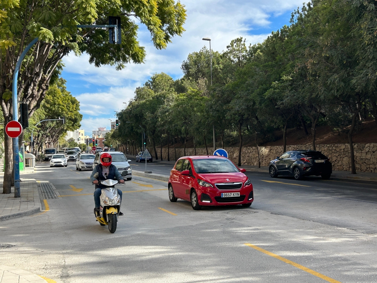 Alicante reabre al tráfico la ronda del Castillo para facilitar el acceso y salida al centro en Navidad