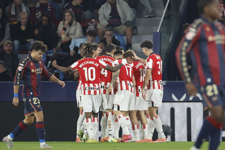 El Levante UD se queda en el pozo