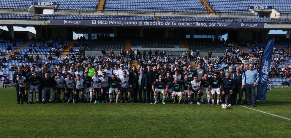 Más de un millar de personas arropan a la familia de Delibasic en un emotivo homenaje