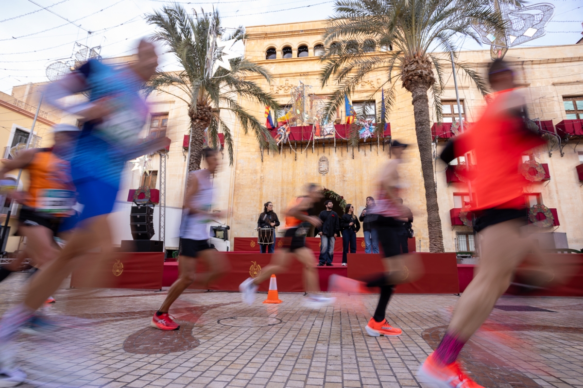 Arranque de la I Maratón Internacional Elche-Alicante, en imágenes