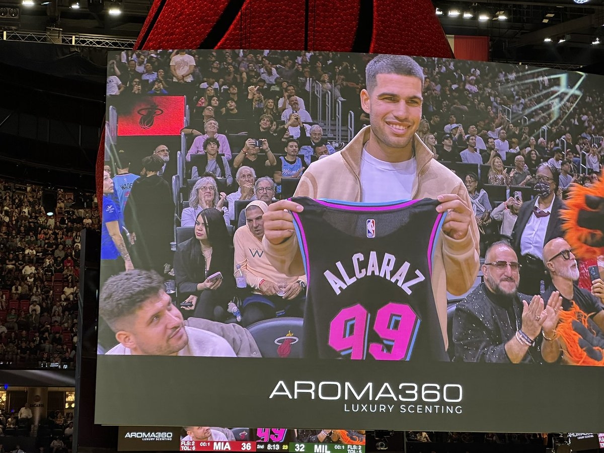 Alcaraz, de vacaciones y famoseo en Miami: baño y sol, NBA, fútbol, golf... y hasta pesca en alta mar