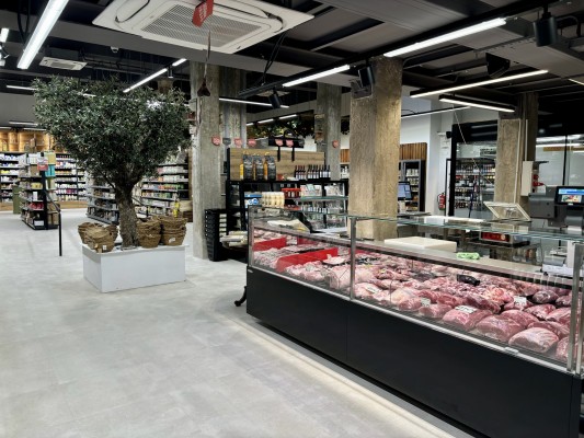 Herbolario Navarro reabre su tienda más emblemática en Barcelona con un nuevo servicio de carnicería ecológica y al corte