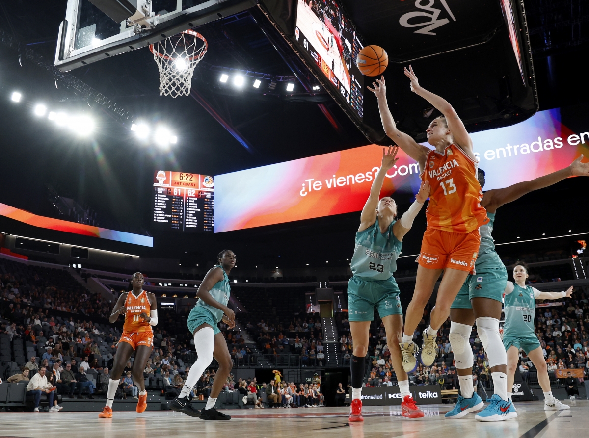 Valencia Basket saca una dura batalla ante Ingeniería Ambiental CAB Estepona (82-74)