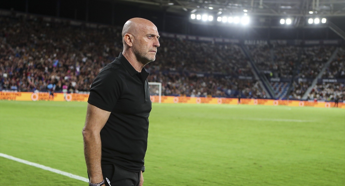 Calero, segundo entrenador destituido en Primera en esta temporada después de Paunovic