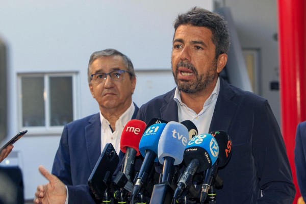 Mazón afirma que Medicina en la UA no peligra y que los alumnos pueden 