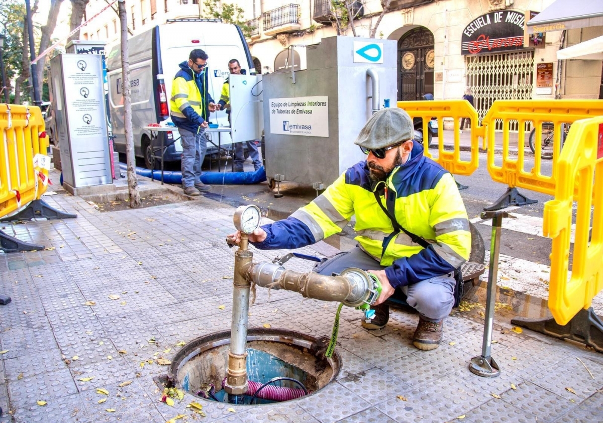 Emivasa inicia en Benimaclet la limpieza preventiva de la red de agua potable de toda la ciudad