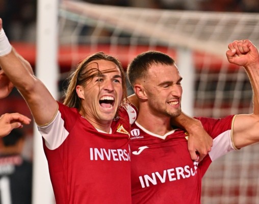 El Murcia sobrevive tras verse sometido y vence para seguir con su gran racha y estar en promoción