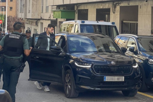 Rafa Mir defiende su inocencia y pide disculpas al valencianismo