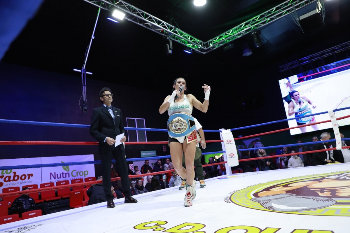 Maribicho Romero es campeona latina a sus 40 años y peleando con una mano rota    