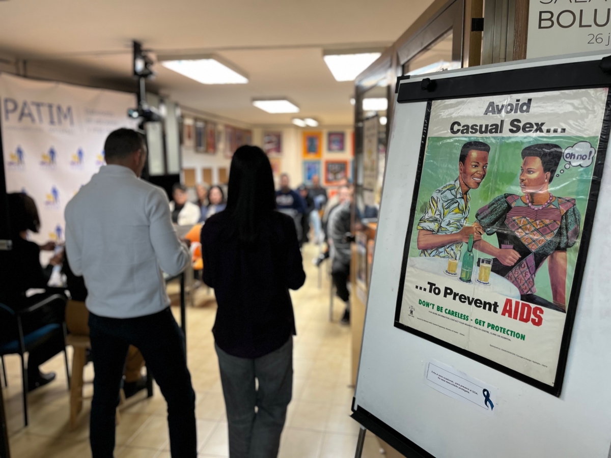 Patim responde al estigma del VIH a través de una retrospectiva sobre las campañas de los años 90