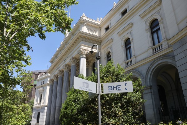 La Bolsa española negoció 56.112 millones de euros en marzo, un 66,3% más