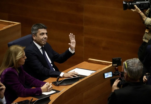 El PP designa a Mazón portavoz de la Comisión de Reglamento: ganará 8.879 euros más al año como diputado