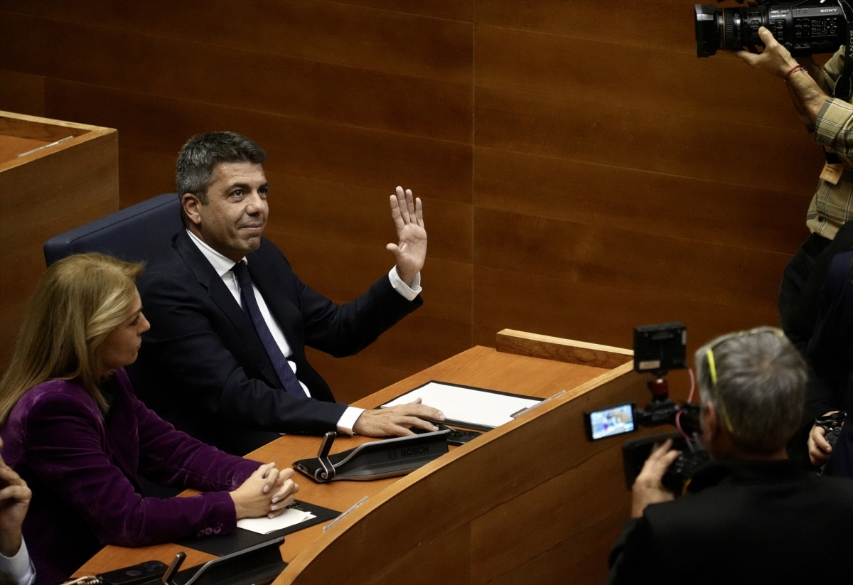 El PP designa a Mazón portavoz de la Comisión de Reglamento: ganará 8.879 euros más al año como diputado