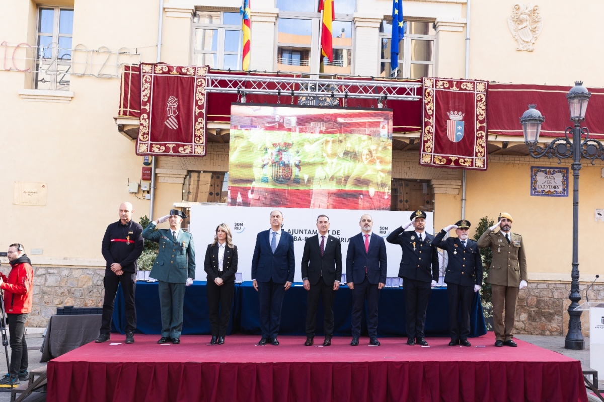 El Ayuntamiento de Riba-roja rinde homenaje a su Policía Local y a la sociedad civil por la Dana