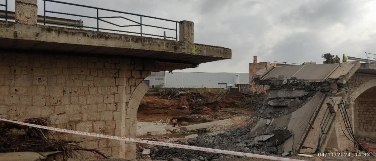 Daños en los puentes de la CV-50 en Cheste.