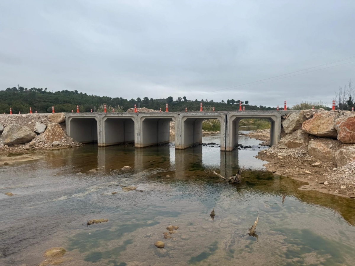 Finaliza la reconstrucción de los pasos sobre el río Magro en Macastre dañados por la Dana
