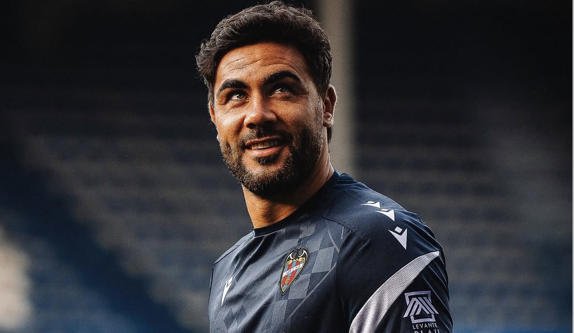 Iborra ejerce de cicerone y presenta a Del Moral a la plantilla