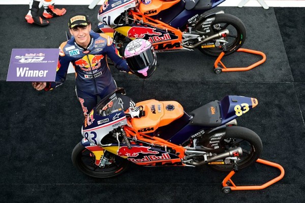 Álvaro Carpe es campeón de la Red Bull Rookies Cup y pasará al Mundial de Moto3 