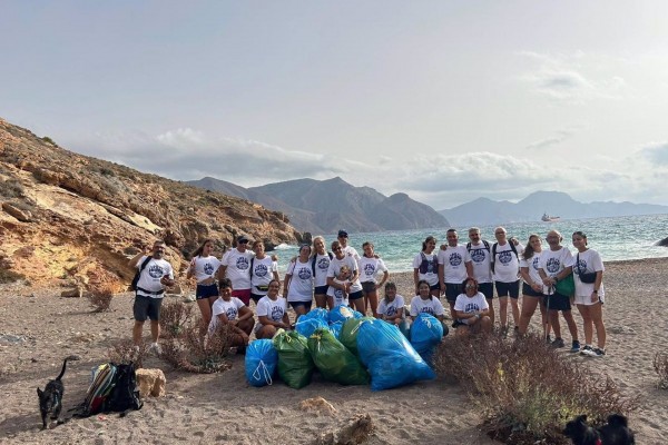 Cartagena refuerza las labores de mantenimiento y limpieza en Cabo Tiñoso con el final de verano