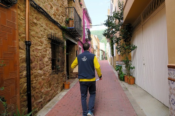 Correos facilita los envíos con recogida a domicilio en Castellón gracias a su Servicio de Paquetería