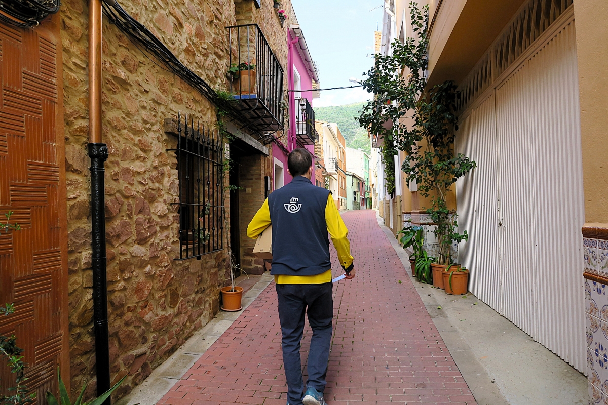 Correos facilita los envíos con recogida a domicilio en Castellón gracias a su Servicio de Paquetería