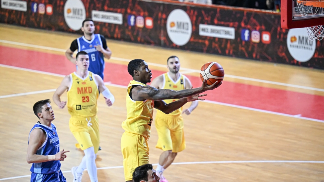 Moore inicia la vuelta de los internacionales a la disciplina del Valencia