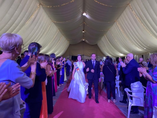 Peñíscola proclama a su reina y corte de honor 2024 en un emotivo acto
en el Parque de Artillería