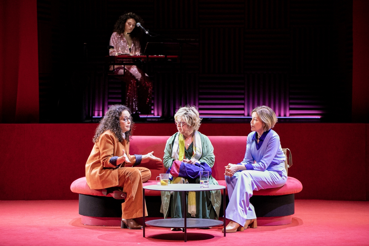 'Les bàrbares' arroja luz a las diferencias entre mujeres con humor, conversación y música en directo