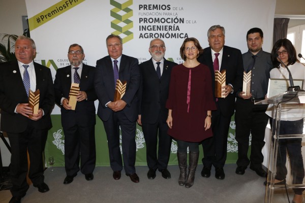 El Colegio de Ingenieros Agrónomos premia a dos ingenieros de la administración, a Tecnidex y a la Asociación Española de Fabricantes de Agronutrientes