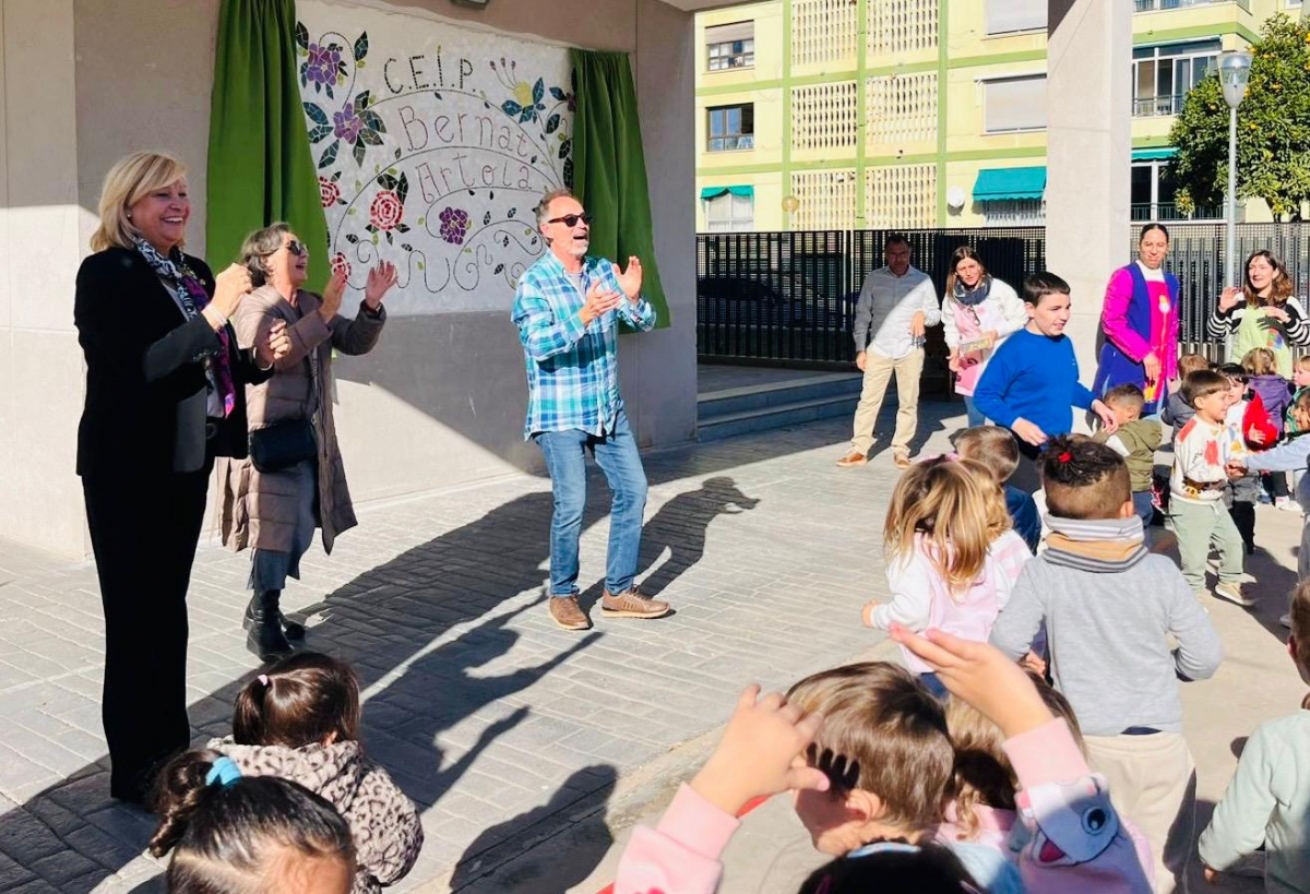 Castelló impulsa la elaboración de un 'trencadís' entre 300 alumnos de Primaria y miembros del CEAM