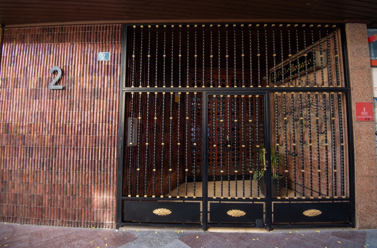 Edificio en el que se ubica la oficina de expresidente de Carlos Mazón. - Foto: RAFA MOLINA Edificio en el que se ubica la oficina de expresidente de Carlos Mazón.
