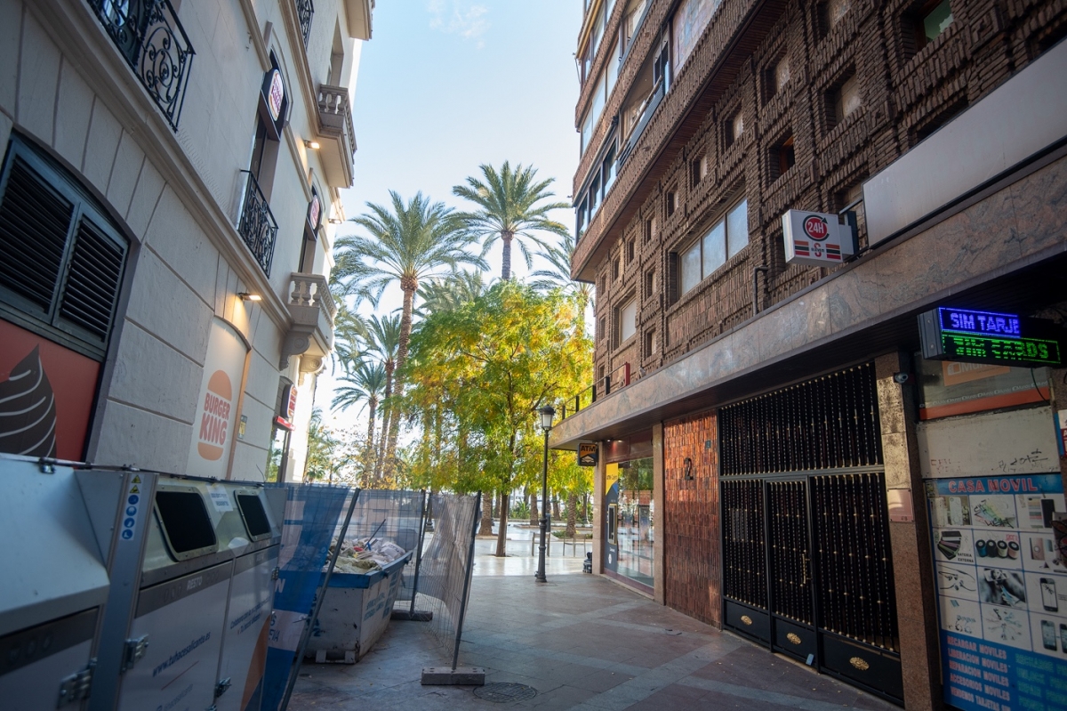 Edificio en el que se ubica la oficina de expresidente de Carlos Mazón. - Foto: RAFA MOLINA Edificio en el que se ubica la oficina de expresidente de Carlos Mazón.