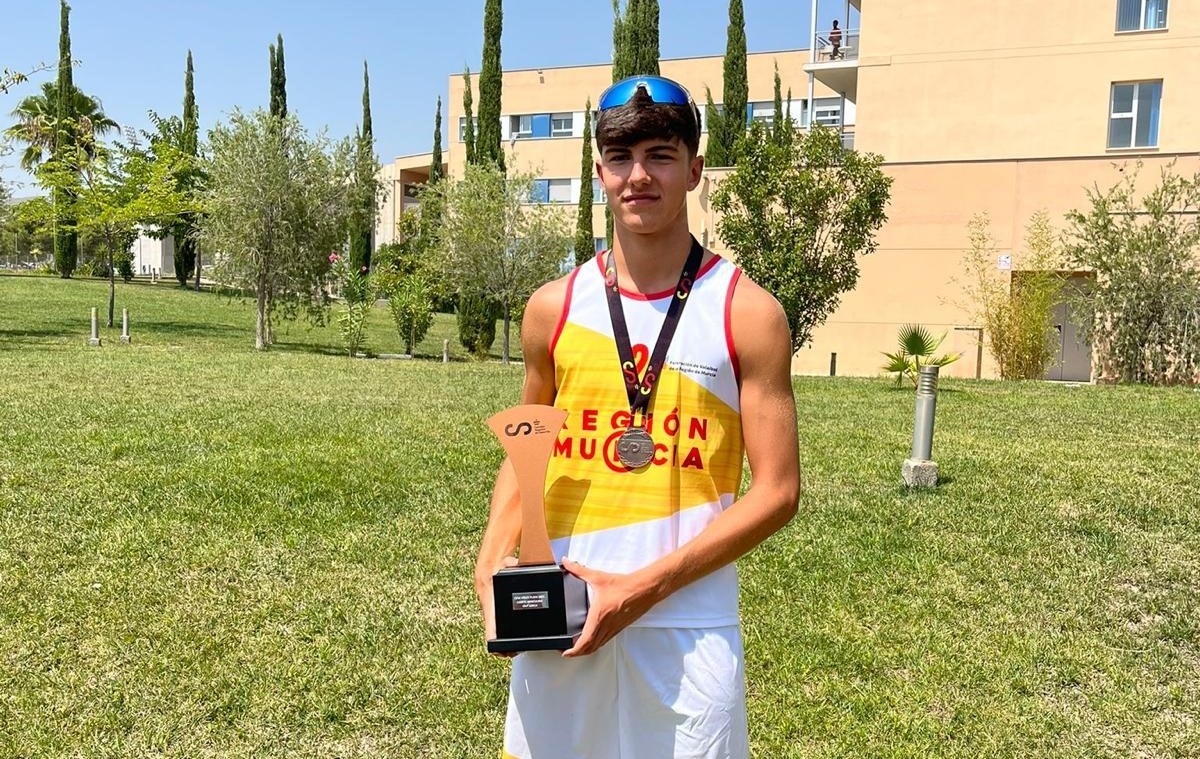 Salvador Gallardo, de la AD Eliocroca, en el programa permanente nacional de voley playa