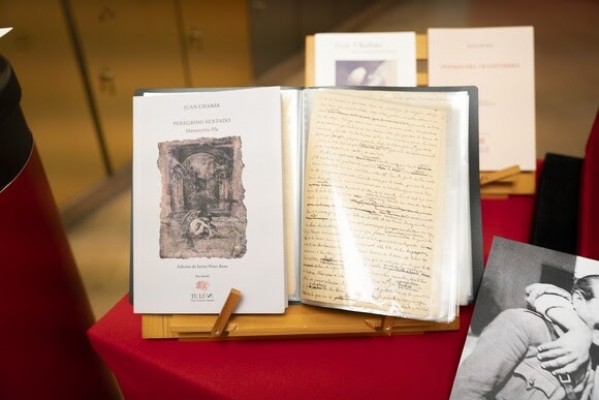 La Caja de las Letras del Instituto Cervantes recibe el manuscrito 'Peregrino sentado' de Juan Chabás