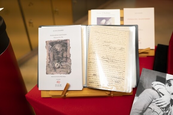 La Caja de las Letras del Instituto Cervantes recibe el manuscrito 'Peregrino sentado' de Juan Chabás